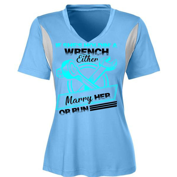 She's Holding A Wrench T Shirt, I Love Mechanic T Shirt, Awesome T-Shirts