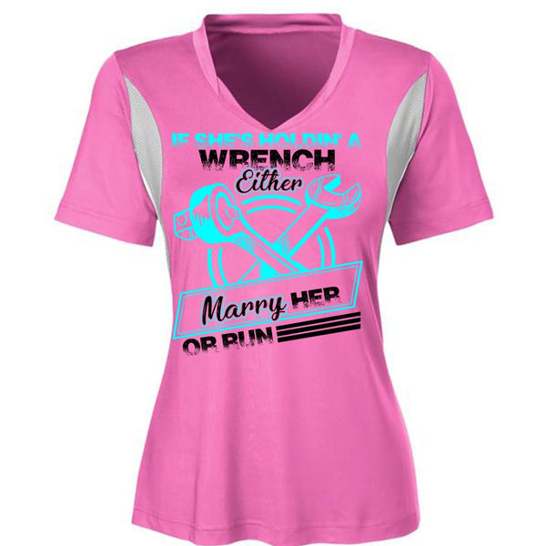 She's Holding A Wrench T Shirt, I Love Mechanic T Shirt, Awesome T-Shirts